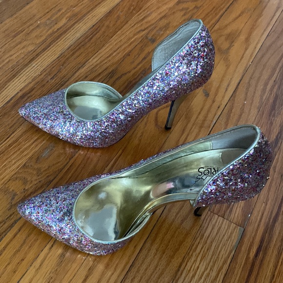 Sparkle, pointy toes Heels - Picture 3 of 5